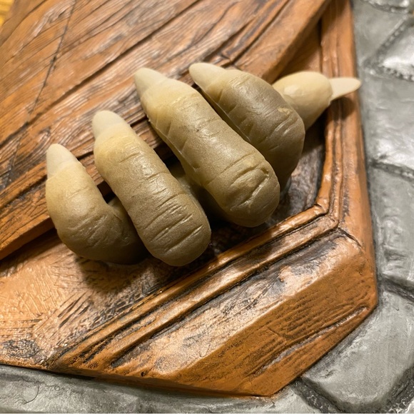 Vampires 3-D Journal - Running Press - Picture 7 of 10